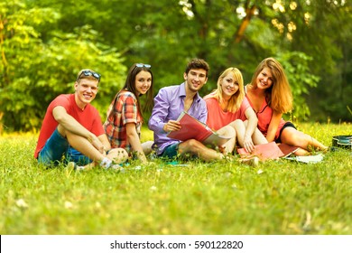 a group of students with notebooks in a Park on a Sunny day