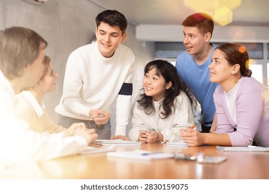 Group of students studying for difficult test in studygroup together