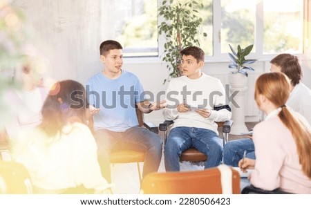 Group of students studying for difficult test in studygroup together