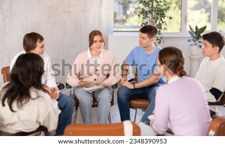 Group of students studying for difficult test in studygroup together