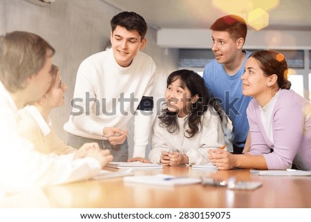 Group of students studying for difficult test in studygroup together