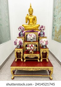 The group table has a Buddha image decorated with fresh flowers in beautiful purple tones.