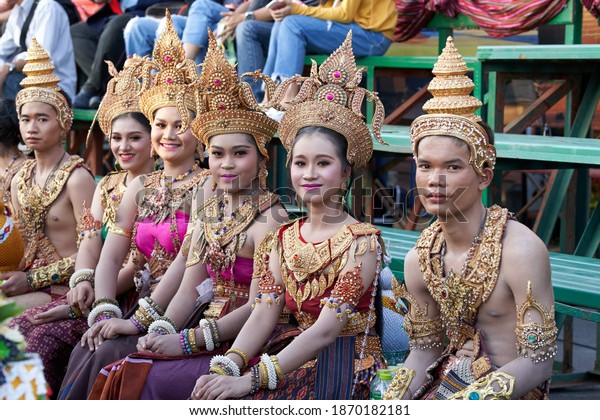 Group Thai Men Women National Costumes Stock Photo 1870182181 ...