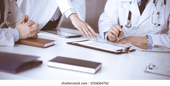 114,921 Doctors discussing Images, Stock Photos & Vectors | Shutterstock