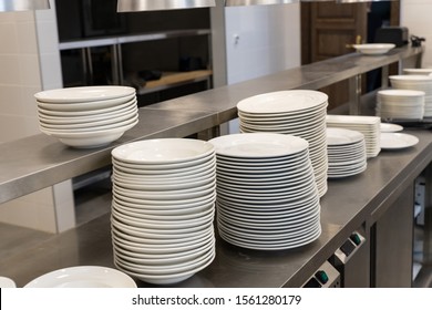 Group White Plates Stacked Together Stock Photo 1561280179 | Shutterstock