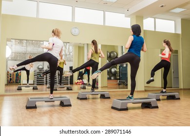 10,507 Step aerobics step aerobics Images, Stock Photos & Vectors ...