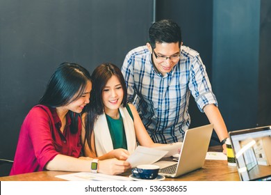 Group Of Young Asian Business Colleagues Or College Students In Team Casual Discussion, Startup Project Business Meeting Or Happy Teamwork Brainstorm Concept, With Copy Space, Depth Of Field Effect