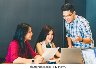 Group Of Young Asian Business Colleagues Or College Students In Team Casual Discussion, Startup Project Business Meeting Or Happy Teamwork Brainstorm Concept, With Copy Space, Depth Of Field Effect