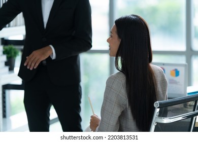 A Group Of Young Asian Entrepreneurs. Meeting To Review Stock Investment Data In A Meeting Room With Natural Light Windows.