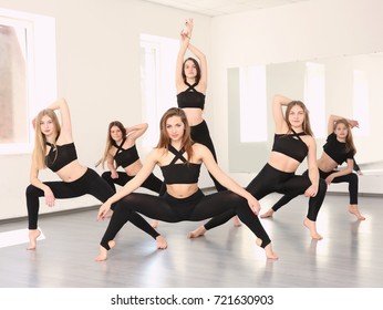 Group Young Dancers Studio Stock Photo 721630903 