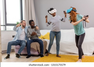 Group Of Young Multicultural Diverse Friends Using Virtual Reality Headsets Having Fun At College Campus. African Girl And Caucasian Red-haired Woman In VR Glasses Making Virtual Tour In Shopping Mall