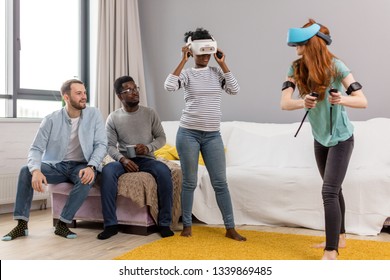 Group Of Young Multicultural Diverse Friends Using Virtual Reality Headsets Having Fun At College Campus. African Girl And Caucasian Red-haired Woman In VR Glasses Making Virtual Tour In Shopping Mall