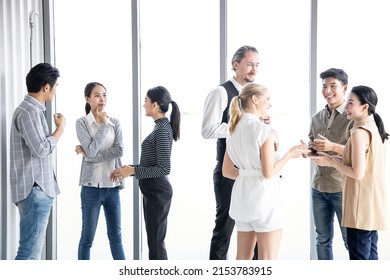 Groups Of Business People Discuss And Exchange Ideas At The Meeting.