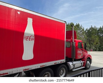 Grovetown, Ga USA - 05 18 22: Coke Delivery Truck At A Retail Store Dock Cab And Trailer