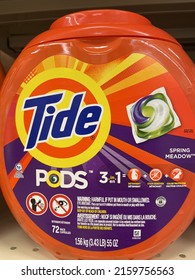 Grovetown, Ga USA - 05 18 22: Retail Store Tide Laundry Detergent Pods 3 In 1