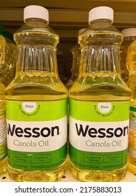 Grovetown, Ga USA - 06 21 22: Retail Store Wesson Canola Oil On A Shelf