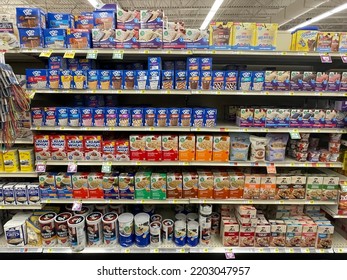 Grovetown, Ga USA - 08 17 22: Retail Grocery Store Oatmeal And Poptart Section