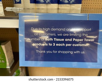 Grovetown, Ga USA - 08 22 21: Kroger Retail Store Limit Signs During The Covid 19 Pandemic