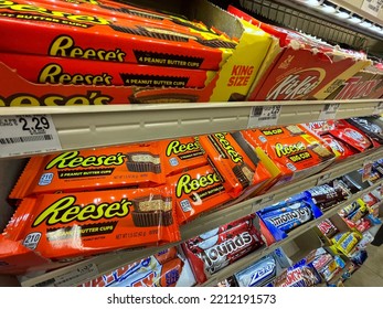 Grovetown, Ga USA - 09 07 22: Retail Grocery Store Checkout Candy And Gum