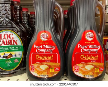 Grovetown, Ga USA - 10 21 21: Retail Store Shelf Pearl Milling Company Syrup