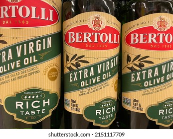 Grovetown, Ga USA - 12 15 21: Olive Oil On A Retail Store Shelf Bertolli Rich Taste