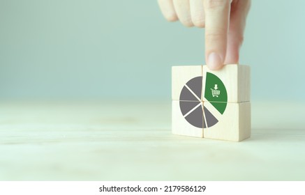 Growing Green Business Market Concept. Increase Market Share, Growth Of Business Profit. Market Penetration And Expansion Strategies. Wooden Cubes Showing A Market Share Percentage Using A Pie Chart. 