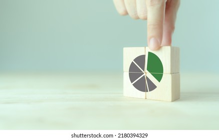 Growing Green Business Market Concept. Increase Market Share, Growth Of Business Profit. Market Penetration And Expansion Strategies. Wooden Cubes Showing A Market Share Percentage Using A Pie Chart. 