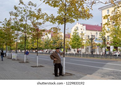 Grozny, Russia: 10.07.2015. Daily Life In Chechen Republic. A Man Stands Under A Tree On Vladimir Putin Avenue