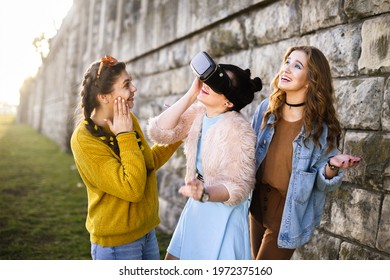 Grup Of Girl Having Fun With New Technology, Smile. Sun. Woman Using VR Headset Glasses 360, VR Experience Outdoor. Visual Reality Concept.  Excited Three Girls Experiencing Virtual Reality. 