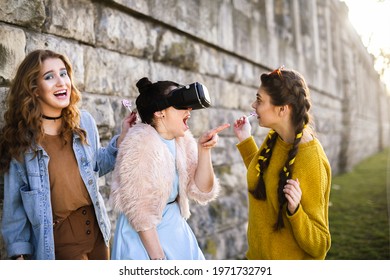 Grup Of Girl Having Fun Together  With New Technology, Smile. Sun. Woman Using VR Headset Glasses 360, VR Experience Outdoor. Visual Reality Concept.  Excited Three Experiencing Virtual Reality. 