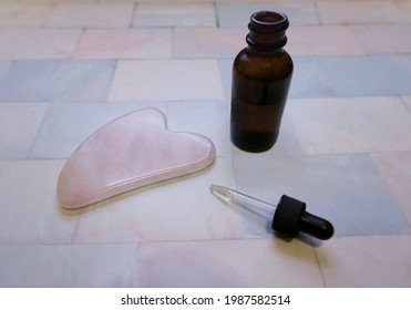 Gua Sha Tool With Oil Eye Dropper