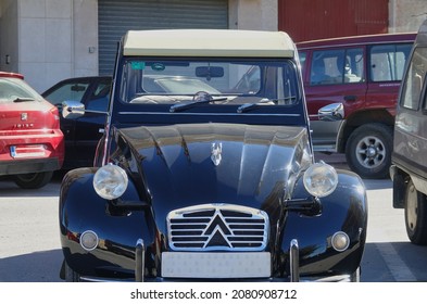 Guadix, Spain; November-14, 2021: Front View Of A Shiny Black Citroën 2cv Parked In The Street