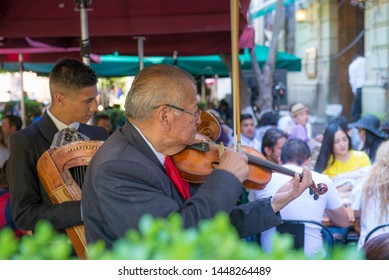 Guanajuato,Guanajuato/MEXICO. Mar 24 2019> An Elderly Man Playin Violin In A Mariachi Band, At A Restaurant In The Main Plaza