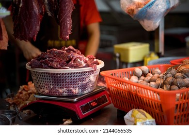 Guangdong, China, October 2020: A Wet Market In Guangdong Province 