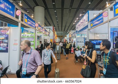 GUANGZHOU, CHINA - 16 April 2017 : The View At China Import And Export Fair(Canton Fair Complex) In Guangzhou China. Many Buyers Are Source Vendor In The Largest Trade Fair In Guangzhou.