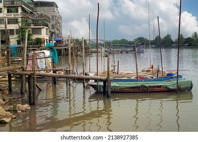  Guangzou City,Guangdong,China, 4.06.2021. Historical And Cultural Scenic Spots Of Ancient Huangpu Port And Village, Former Important Place Of Overseas Trade. River View.                             