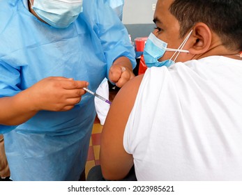 Guatemala City, Guatemala, August 12, 2021 Vaccination Process Against COVID 19 In Guatemala City, Central America, The Latin Population, Doctors And Patients Applying Preventive Vaccines. Editorial 