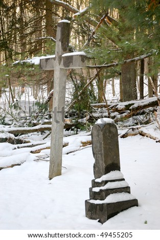 Guernsey Hollow Cemetery cross in winter