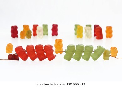 Gummy Bear Story Series - Tug of War with referee and fans (Teamwork and competition concept)