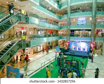 Gurgaon, India - Circa 2019: Aerial Shot Of Shopping Mall In Gurgaon With Kids Activity Happening In The Central Area And People Utilizing The Escalators To Move Between The Floors Filled With Branded