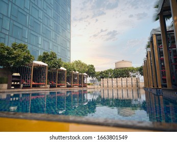 Gurgaon, India Circa 2020 - Photograph Of A Swimming Pool At A Lavish Hotel. Showing The Beautiful Chaise Lounges, Recliner Chairs, On The Side Of The Pool. The Pool Sides Are Beautifully Decorated On