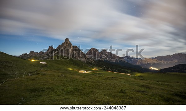 Gusela mountain in a starry night with\
clouds, Giau pass, Dolomites, Veneto,\
Italy