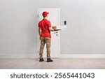 Guy delivering pizza and ringing a door bell 