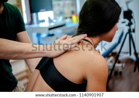 guy making the heimlich maneuver to a young girl while she's choking