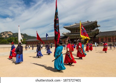 574 Gyeongbokgung palace entrance guards Images, Stock Photos & Vectors ...