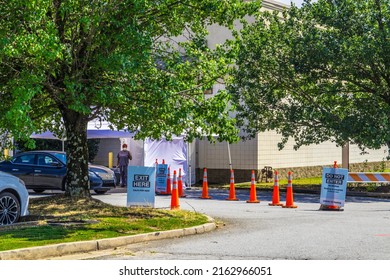 Gwinnett County, Ga USA - 07 05 20: Covid 19 Test Site Line Cars And People On Pleasant Hill Road