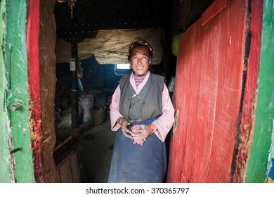 GYANTSE, TIBET - JUNE 2: Tibetan Farmer In Front Of Her House On 2 June, 2014 In Gyantse, Tibet. Farmers In Tibet Have A Low Income Of Just 1800 US Dollars Per Year.
