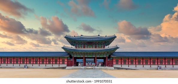 Gyeongbok palace in Seoul City, Gyeongbokgung palace landmark of Seoul, South Korea, Korean wooden traditional house in Gyeongbokgung the main royal palace of Joseon dynasty. - Shutterstock ID 1991070551