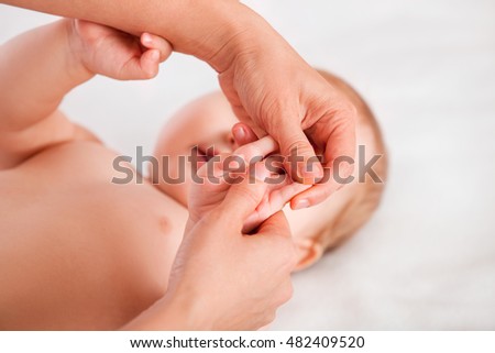 Gymnastics and massage for newborn babies