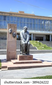 Gyumri, Armenia - September 16, 2015:
Monument Of Frunzik Mkrtchyan.